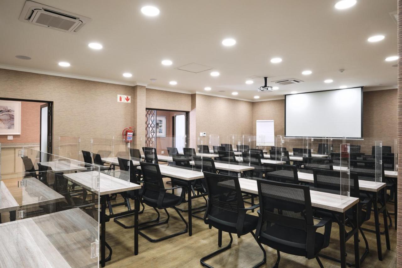 Alluvia Boutique Winery & Luxury Accommodation Stellenbosch Exterior photo Classroom