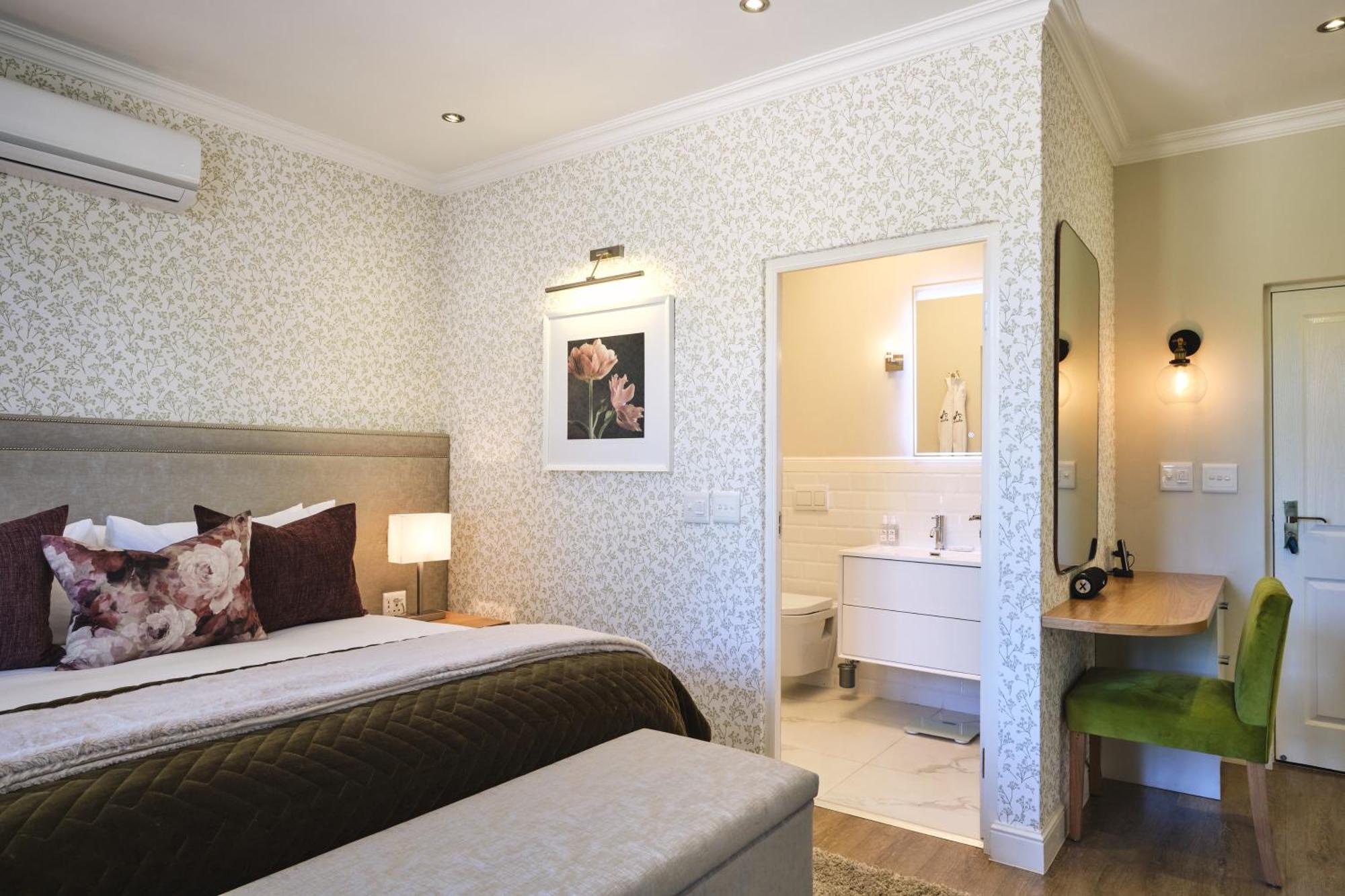 Alluvia Boutique Winery & Luxury Accommodation Stellenbosch Room photo A bedroom at the Cape Heritage