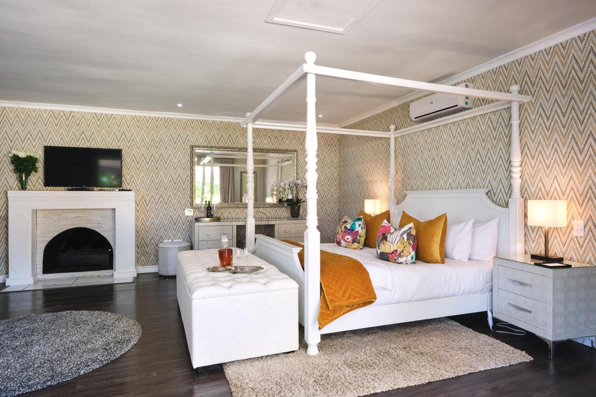 Alluvia Boutique Winery & Luxury Accommodation Stellenbosch Room photo A bedroom at the Cape Heritage