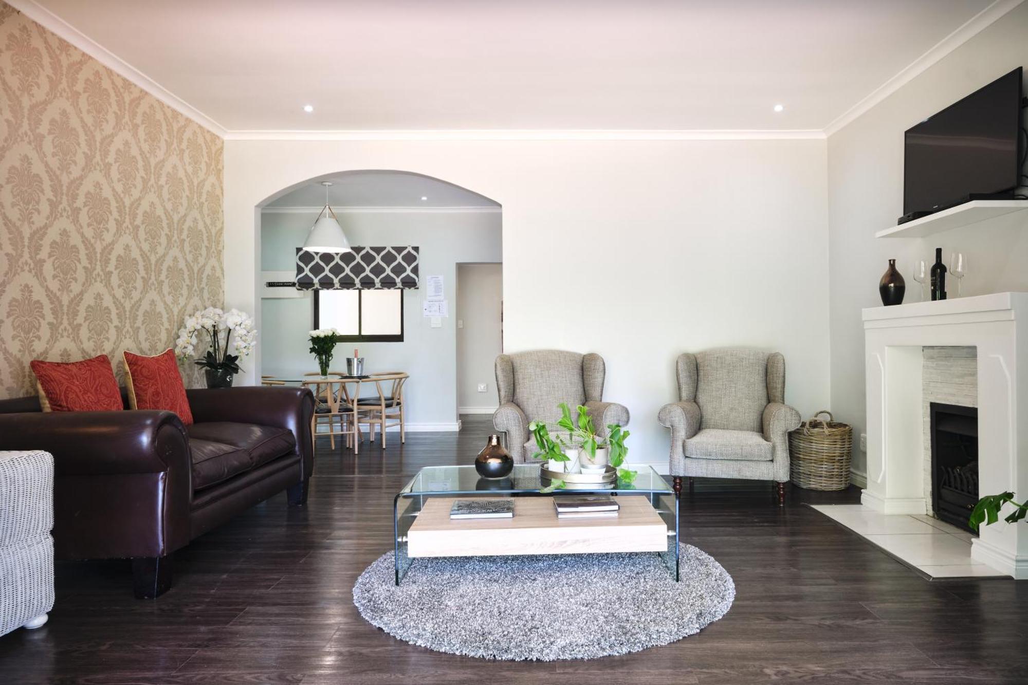 Alluvia Boutique Winery & Luxury Accommodation Stellenbosch Room photo A living room in a house