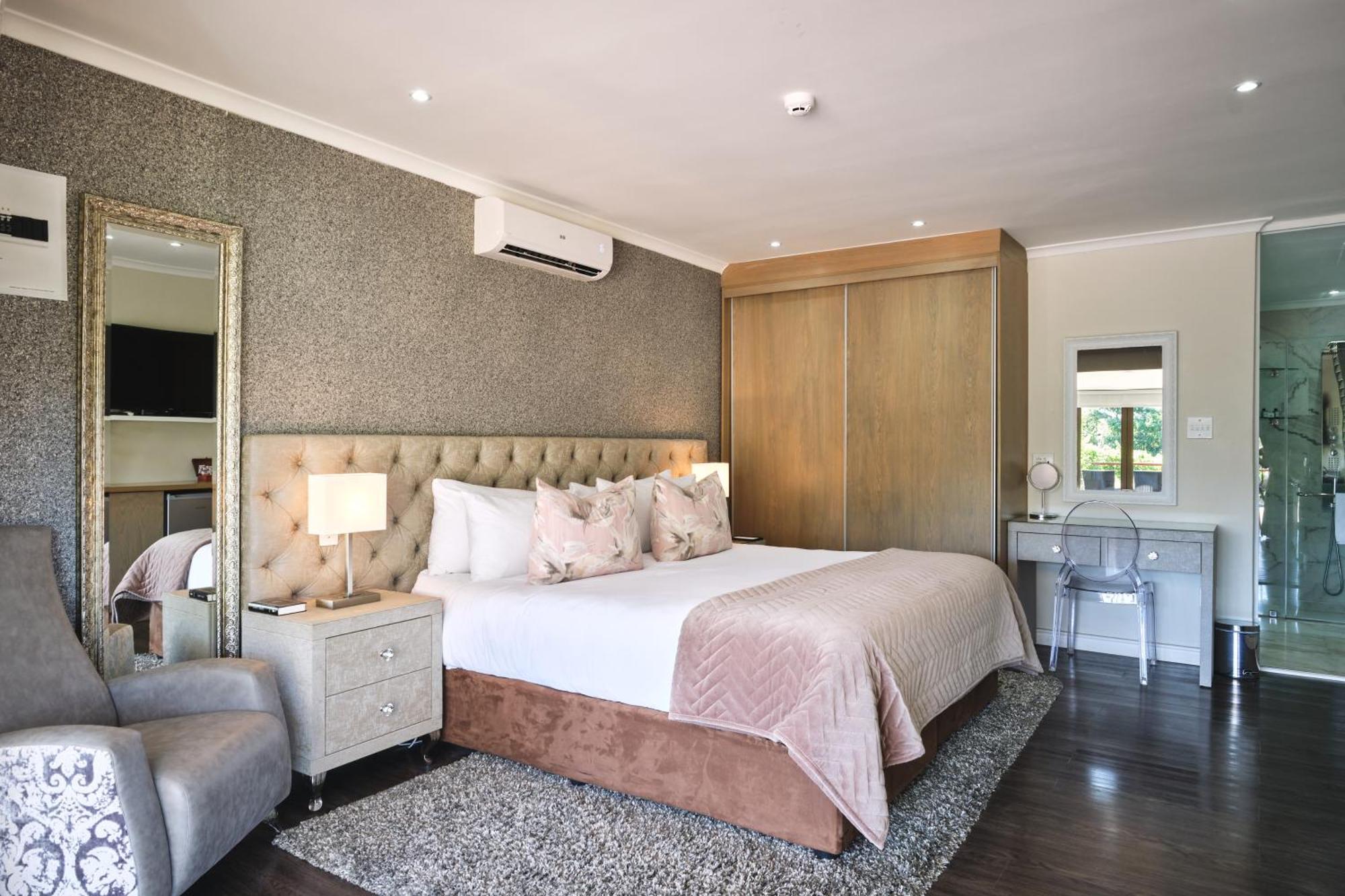 Alluvia Boutique Winery & Luxury Accommodation Stellenbosch Room photo A bedroom at the Cape Heritage